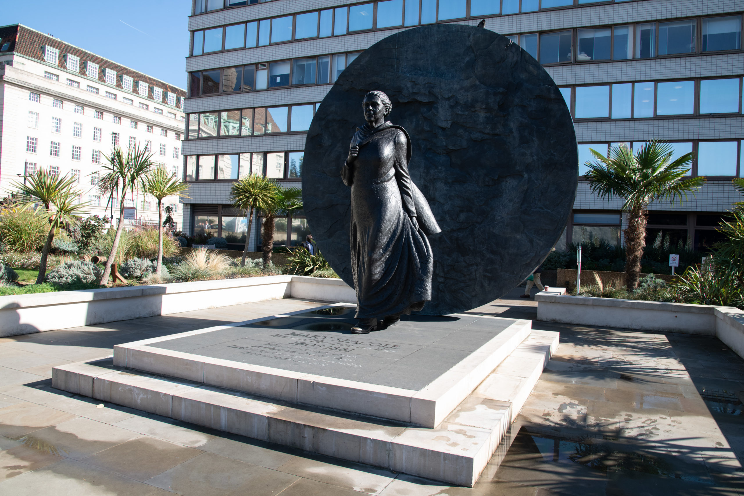 Mary Seacole statue at St Thomas' Hospital