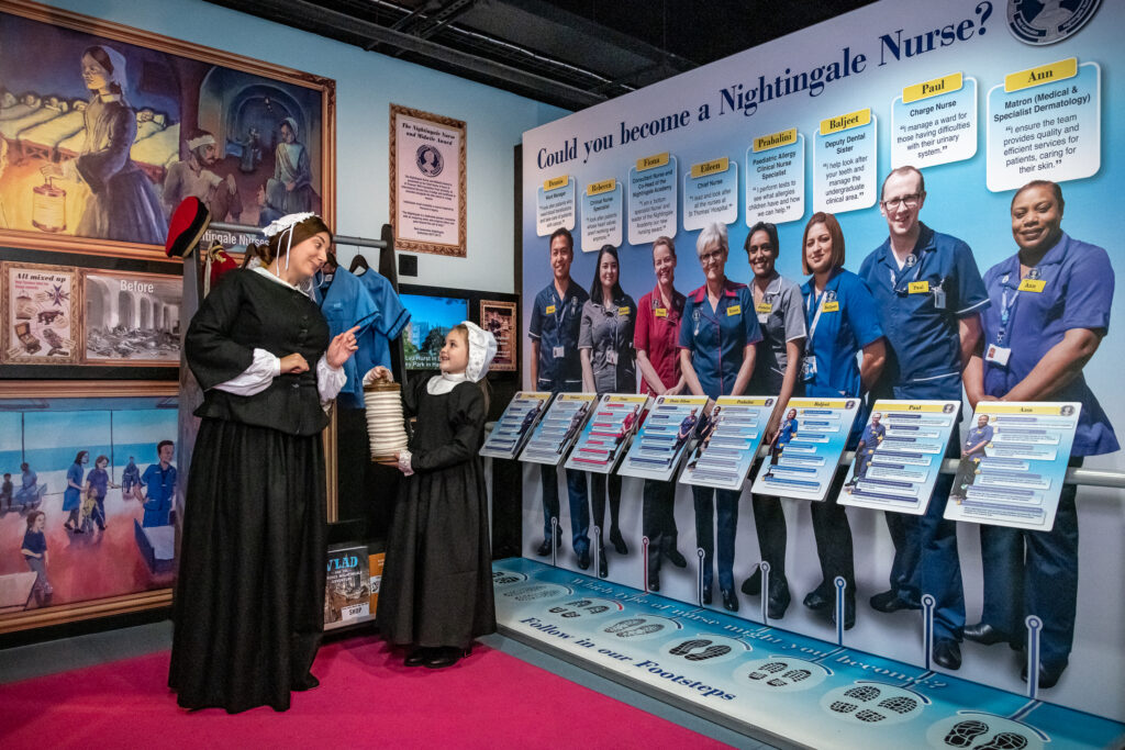 20191109_flonigmus_midres_3000px_300 (15 of 57) Florence Nightingale actor smiles and a young girl also dressed in Victorian costume