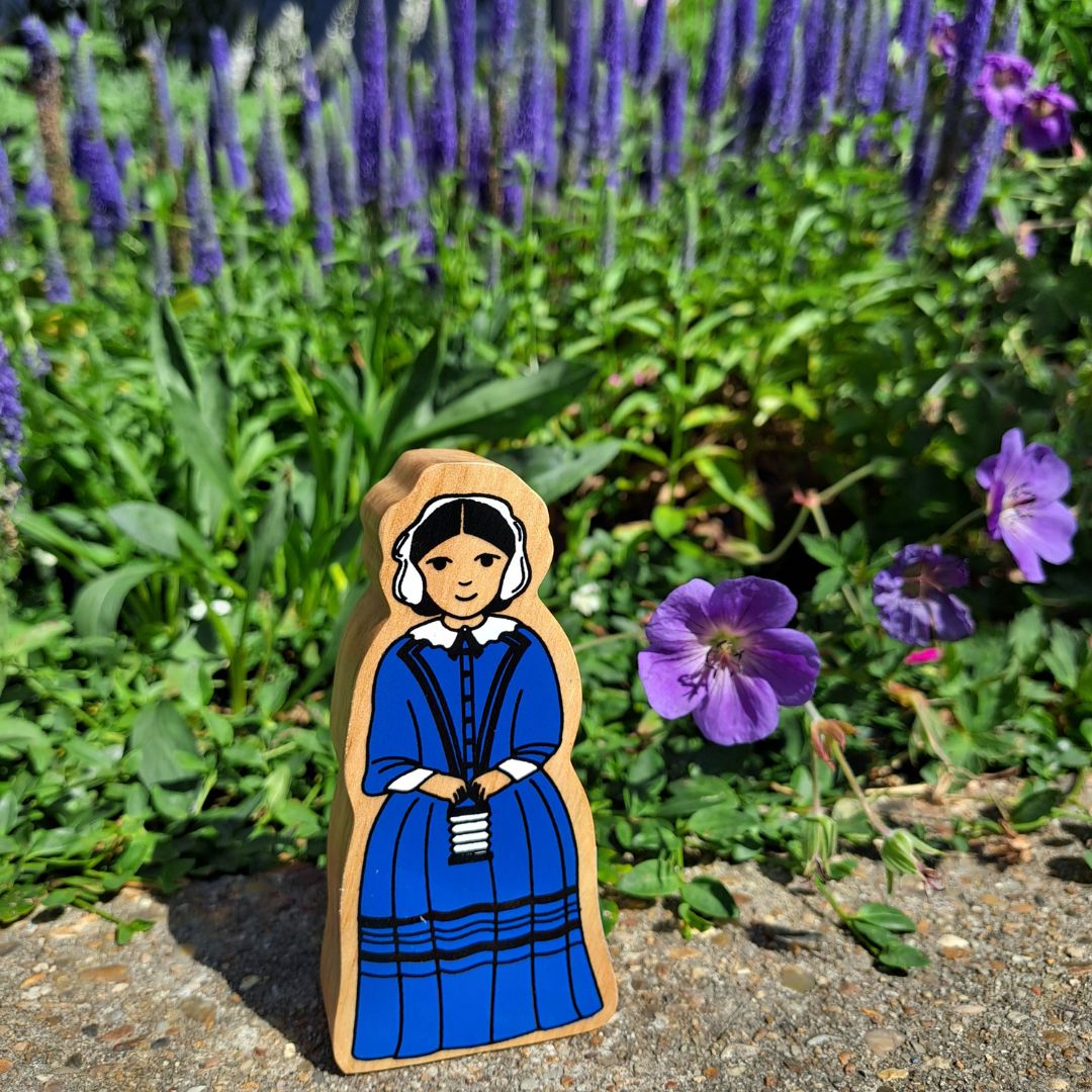 Florence Nightingale Wood Figure - Image 4