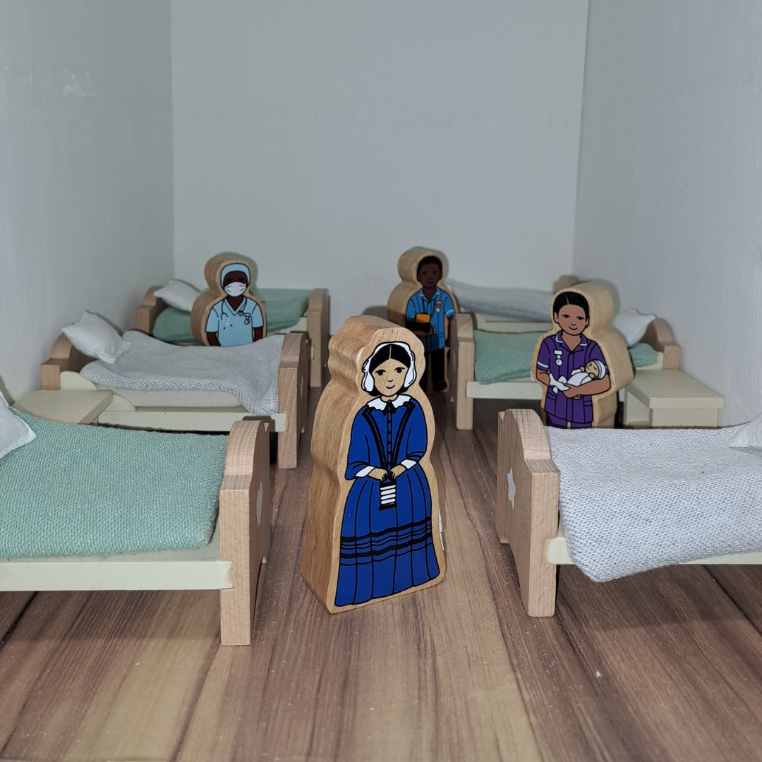 Florence Nightingale Wood Figure - Image 7